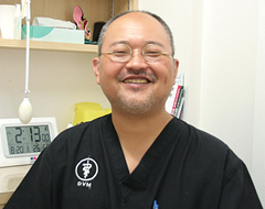 【写真2】博多北ハート動物病院 院長　江坂 幸敏 先生